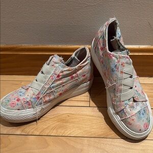 Blowfish White Sneakers Casual Canvas Design